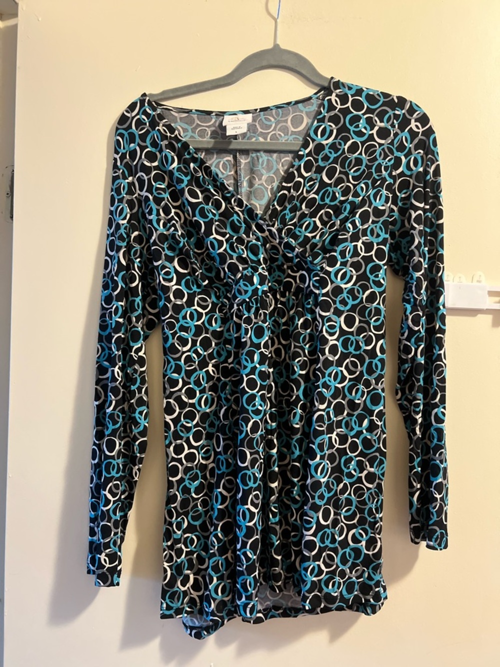 ⭐️$5 flash sale ☀️ Long Sleeve V-Neck Top with Teal & White Ring Print